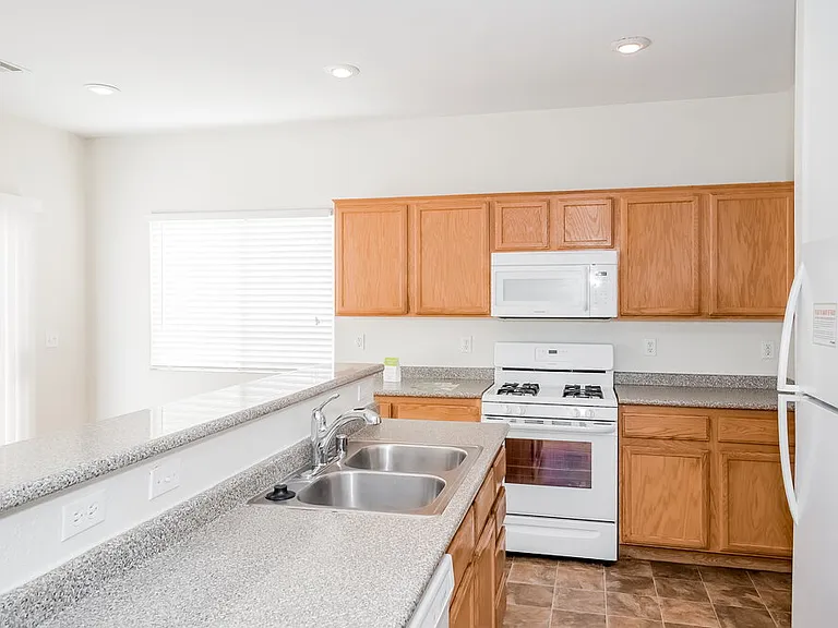 4924 White Jade St — Photo 5