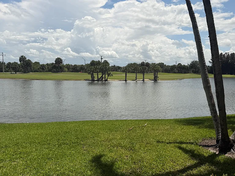 Enjoy stunning STUNNING lake & golf course views from the living room & Primary bedroom!