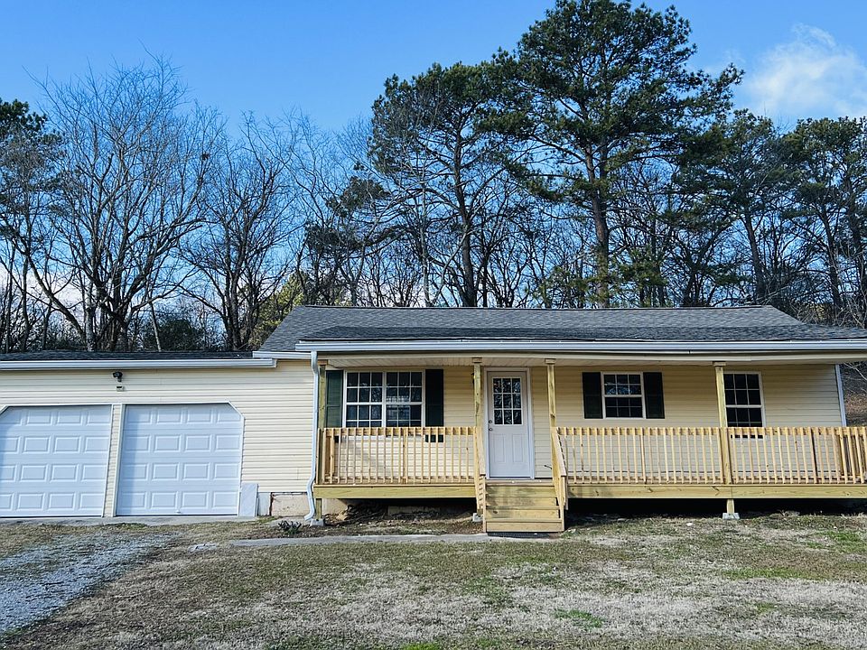 1st image of 165 Parker Dr NE