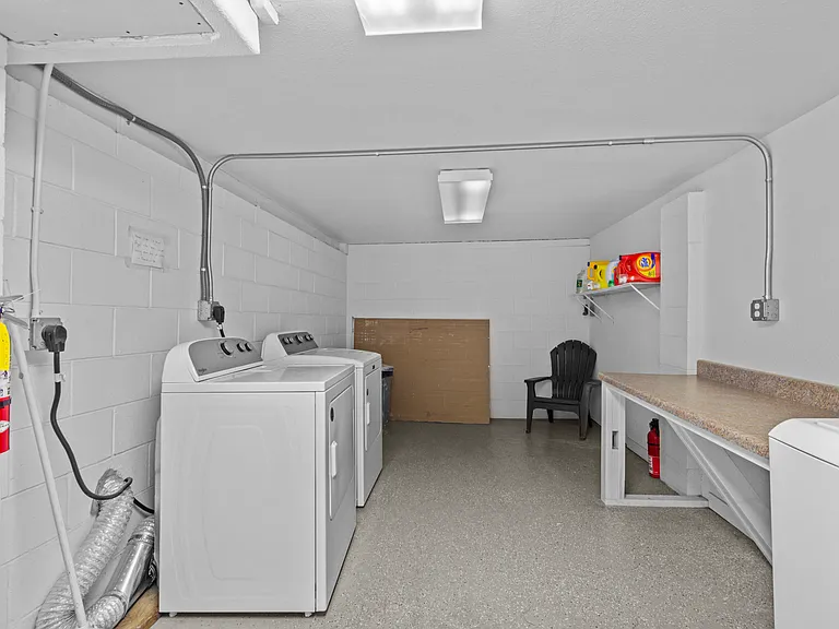 527 W San Antonio St #7 — Photo 13