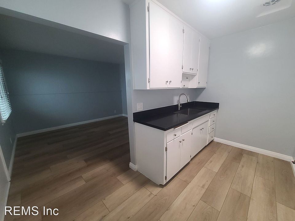 1st image of 907 Manhattan Ave APT 2
