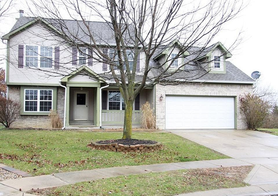 Location, location, location, situated on culdesac and pond. Low maintenance with vinyl and brick exterior.