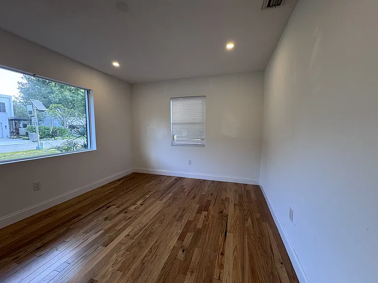 2302 Hyde Park St — Photo 9
