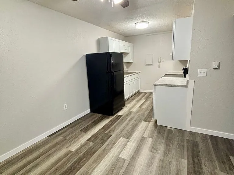 Cedar Crest Apartments — Photo 23