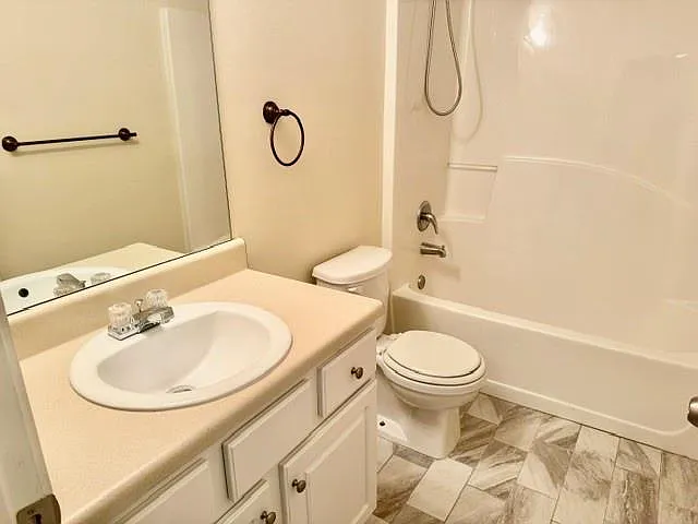 4339 Barcelona Trce — Photo 20