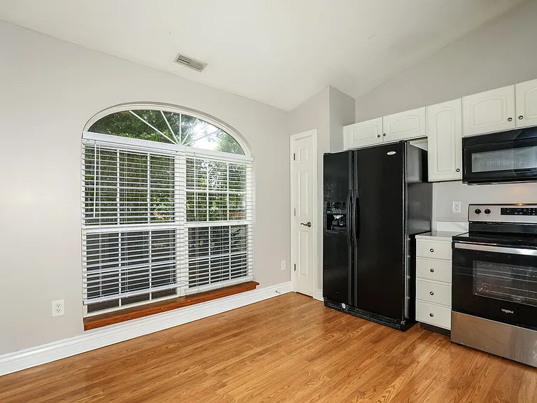10207 Carmine Dr — Photo 8