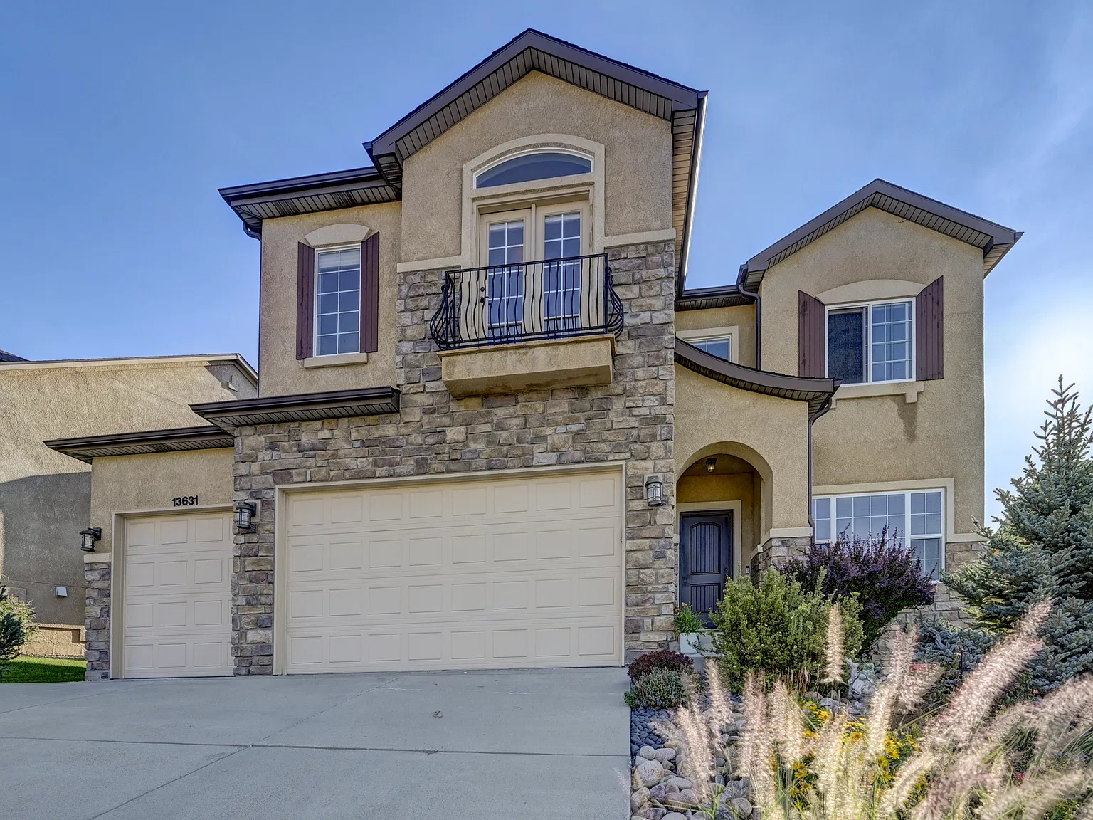4 bed, 3.5 bath, 2012 sqft, $3,535 — Photo 3