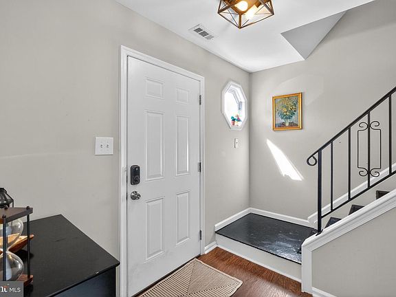 4th image of 54 Knoll Dr
