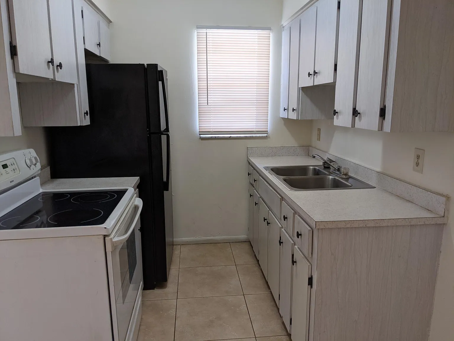 1 bed, 1000 sqft, $1,350 — Photo 2