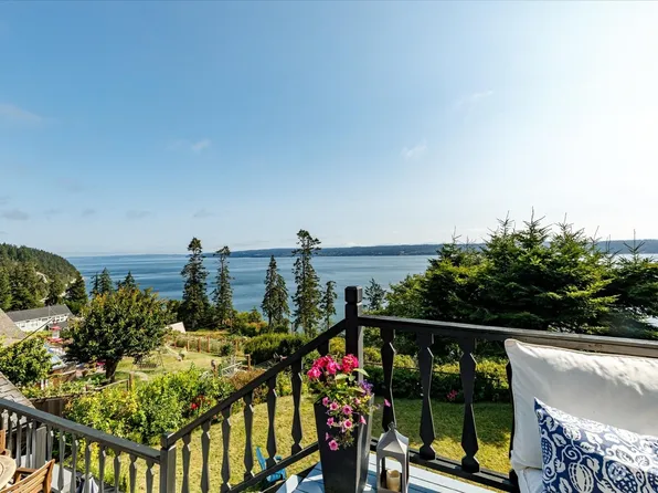 2267 Cranes Landing Drive, Greenbank, WA 98253
