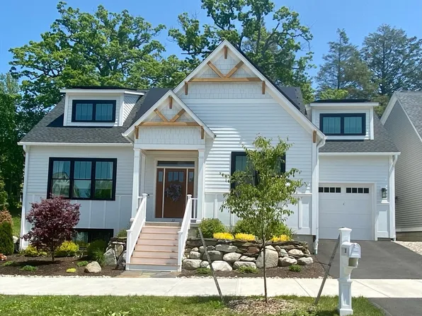 27 Higgins Way, Northampton, MA 01060