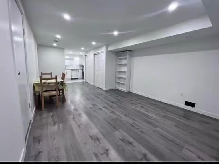 680 Sperling Ave — Photo 1