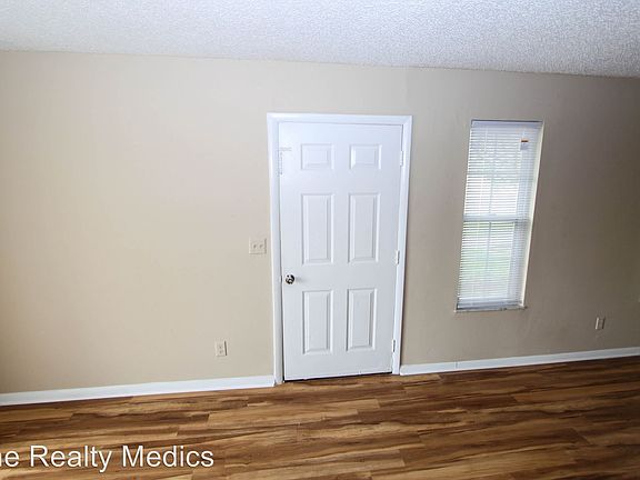 2nd image of 711 Pine Ln