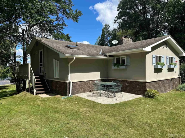 8154 23rd Ln, Rapid River, MI 49878