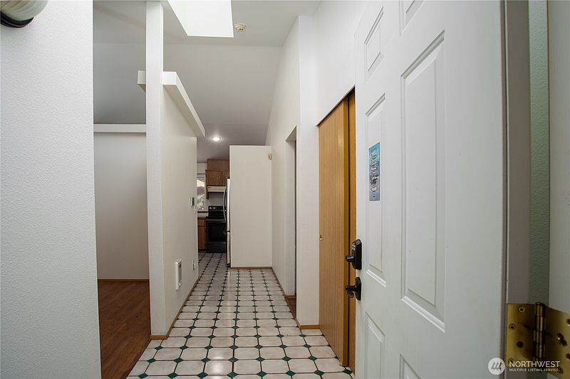 5th image of 20010 90th Avenue E