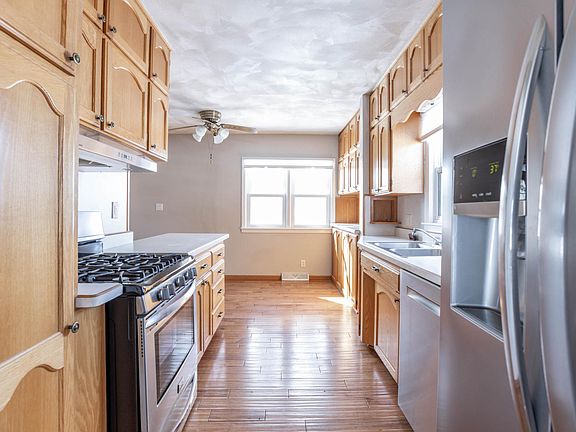 3rd image of 1819 Maplewood Dr