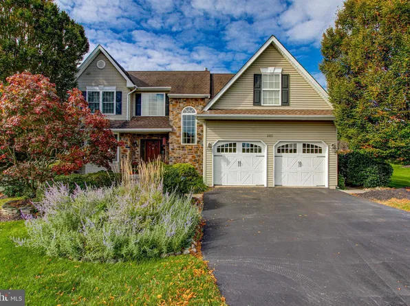 203 Overlook Dr, Schwenksville, PA 19473