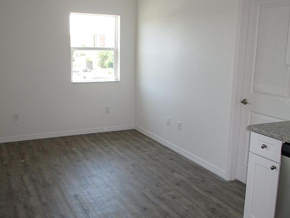 5th image of 1261 Jade Pl