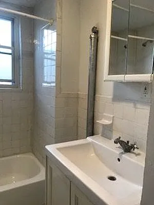 Rented by Perry Associates NYC Inc | media 31