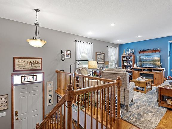 3rd image of 8049 Stratford Cir S