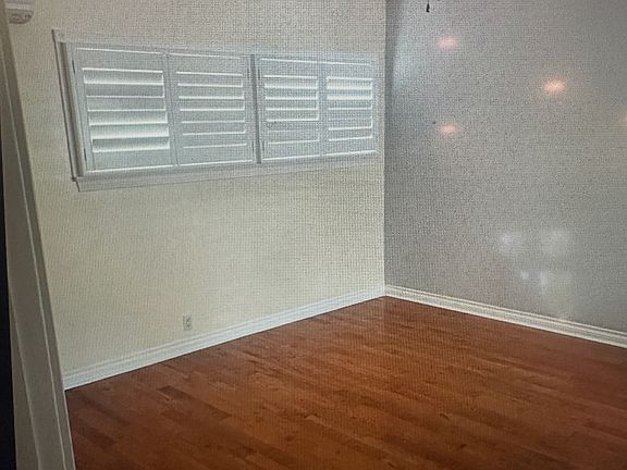 2nd image of 739 E Walnut Ave