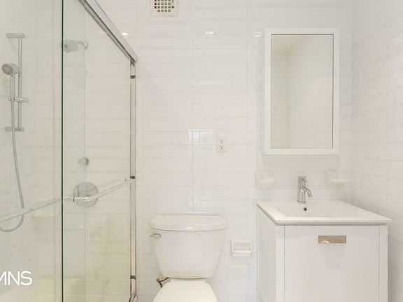 5th image of 345 W 30th St APT 4c