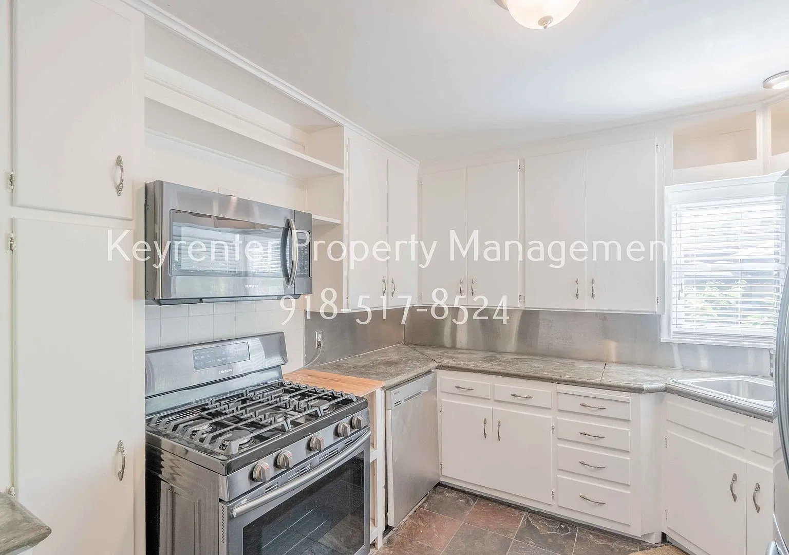 Stunning 3 Bed 2 Bath In Great Area — Photo 2