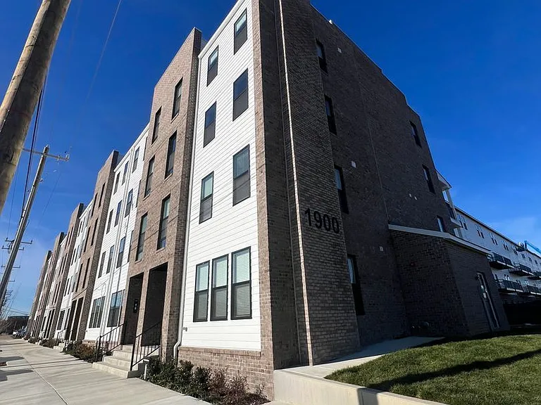 1900 Roseneath Rd #10B — Photo 1