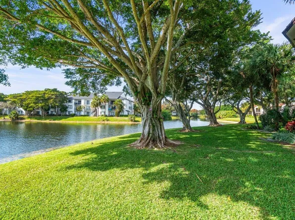 5380 CEDAR LAKE Drive #303, Boynton Beach, FL 33437