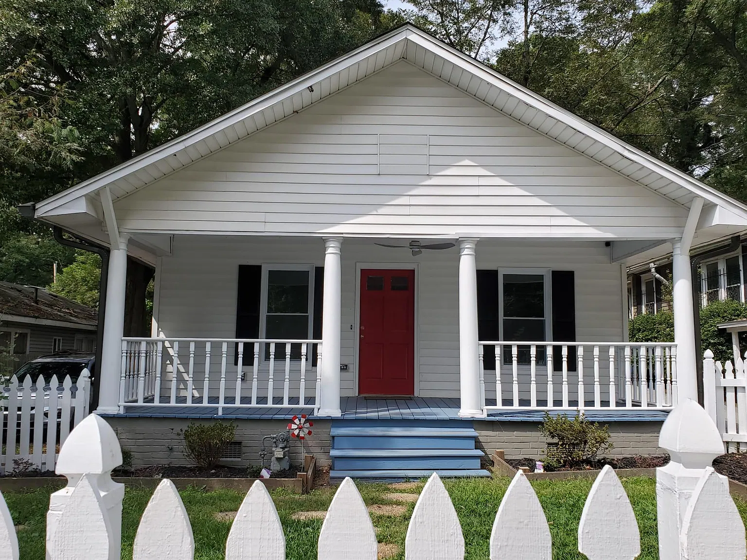 2531 Lester St — Photo 2