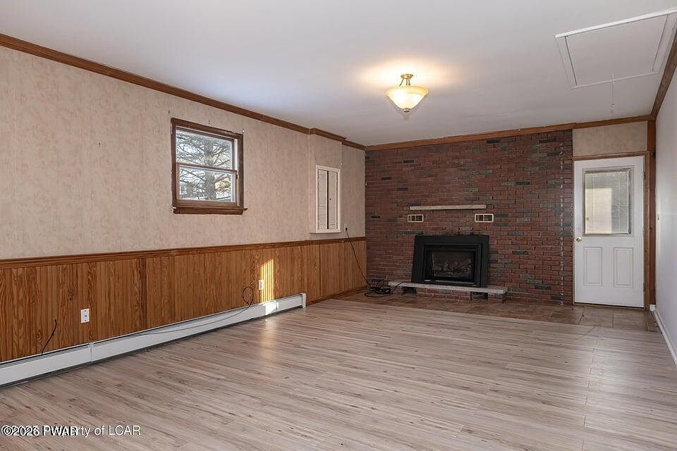 2nd image of 33 Redwood Dr