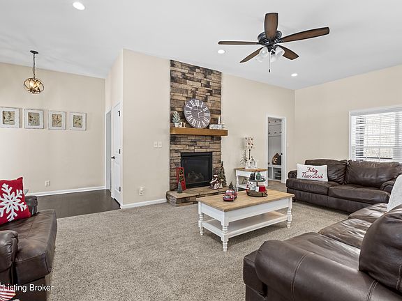 4th image of 1705 Jaxon Way