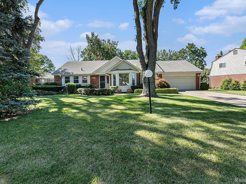 1st image of 36746 Brittany Hill Dr