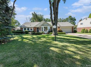 36746 Brittany Hill Dr, Farmington, MI 48335