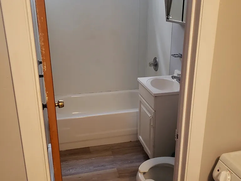 176 Sigourney St #B3 — Photo 1