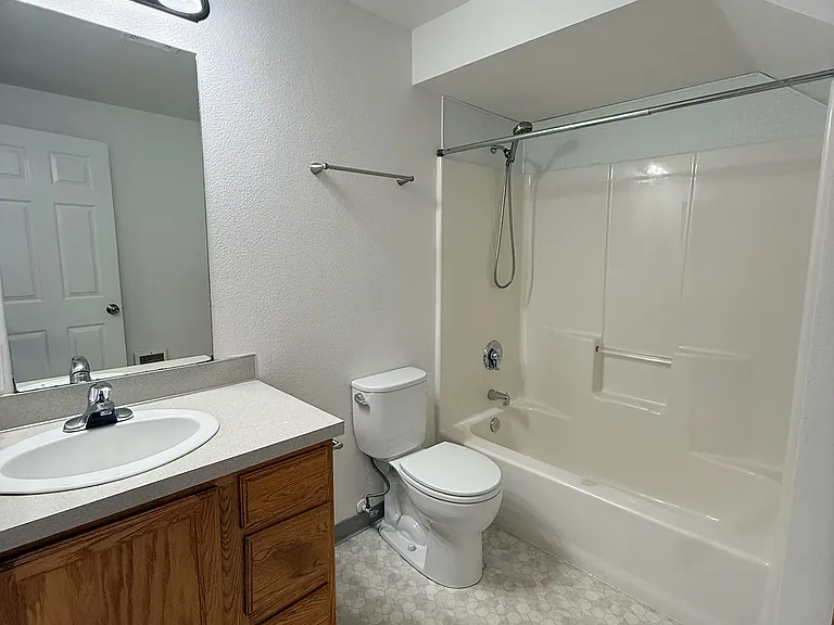 519 NE Webster St — Photo 10