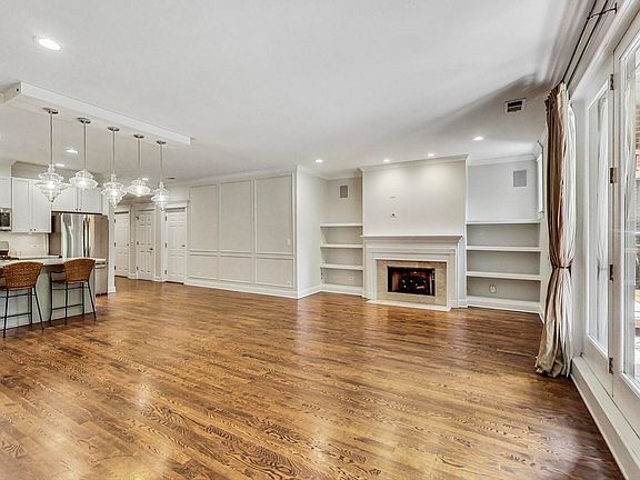 4th image of 2461 N Lincoln Ave Unit 2N