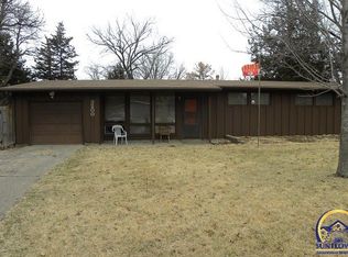 3200 SW Tara Ave, Topeka, KS 66611