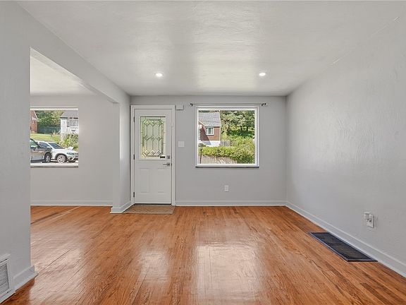 4th image of 21 Hardwood Rd