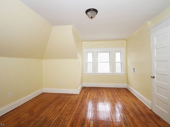 4th image of 77 S Burnet St