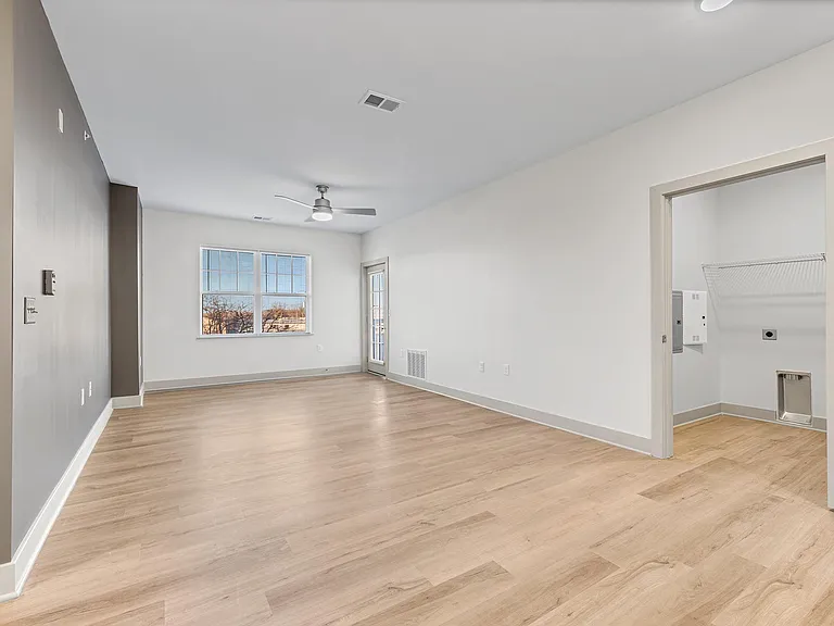 Midtown Apartments — Photo 31