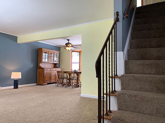 3rd image of 62 Olney Dr