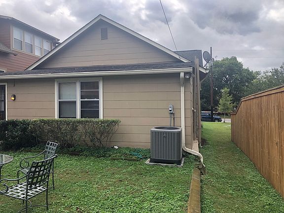 3rd image of 2924 Westmoreland Dr