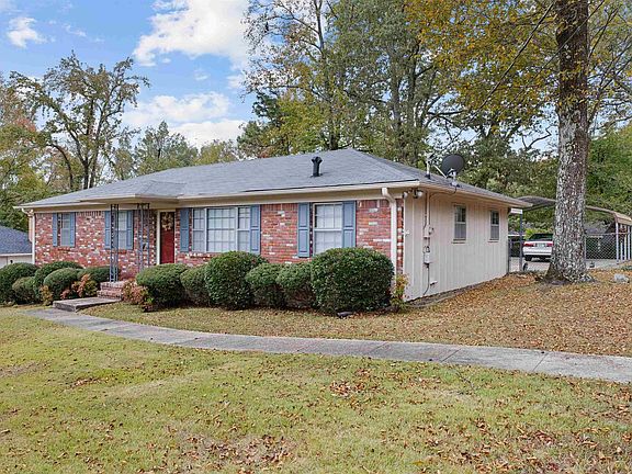 3rd image of 2212 Shirley Dr