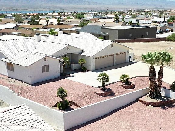 3rd image of 866 Manor Dr