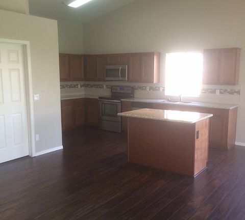 3rd image of 8473 W Grovers Ave