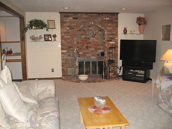 25' Fireplaced fam. rm.