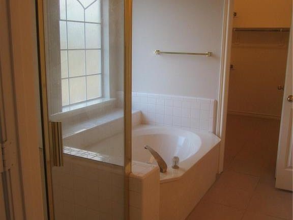 5th image of 1704 Stonebridge Dr