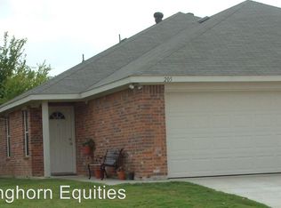 205 Robin St, Crowley, TX 76036