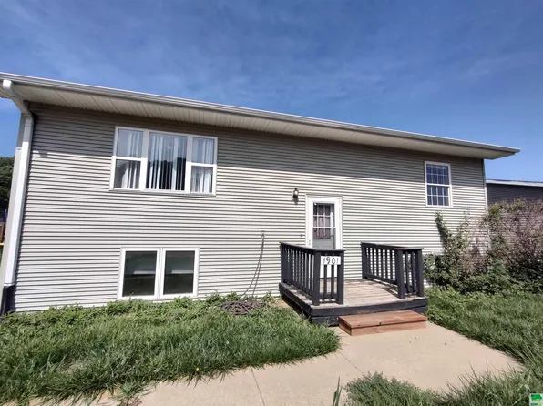 1901 Fairbanks St, Sioux City, IA 51109